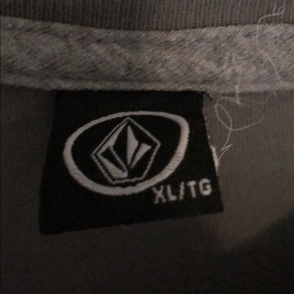grey Volcom long sleeve - Picture 2 of 2